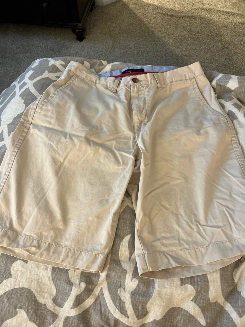 Men's Tommy Hilfiger Khaki Cotton Shorts - Classic Chino Style 32